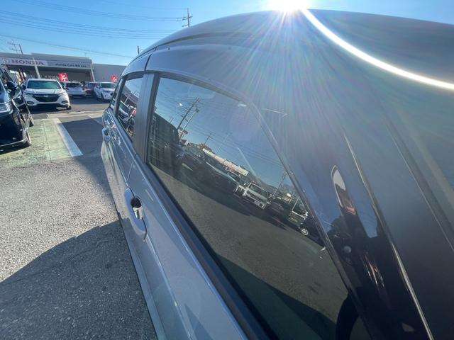 フィット e:HEVRS ETC ワイヤレス充電器 ホンダセンシング ホンダコネクト クルーズコントロール LEDヘッドライト ディスプレイオーディオ Bカメ スマートキー(27枚目)