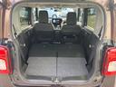 後部座席を倒すとさらにスペースあり♪