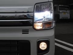 ☆夜間の視界を明るく照らしてくれるＨＩＤヘッドライト☆白に近い光で暗い夜道を明るくし安心の運転をサポート致します☆今ハロゲンライトのお客様は是非体感してください☆違いがすぐ分かります☆ 6