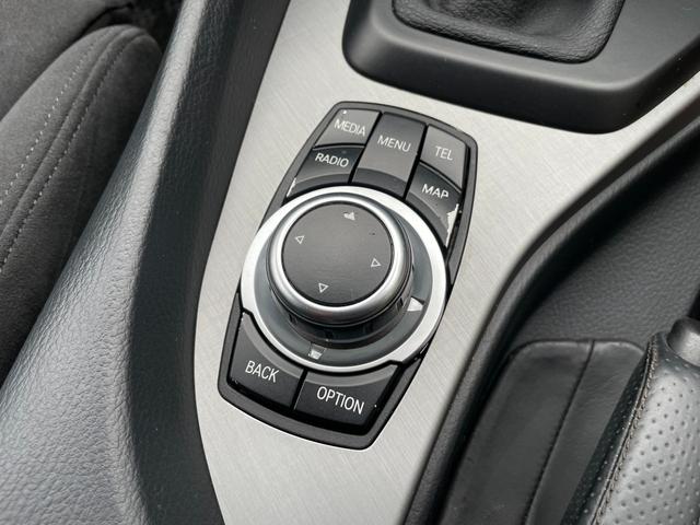 Ｘ１ ｓＤｒｉｖｅ　１８ｉ　Ｍスポーツ　パーキングサポートＰＫＧ・車検２年・禁煙・バックカメラ・純正ナビ・Ｂｌｕｅｔｏｏｔｈ・コーナーセンサー・プッシュスタート・ＨＩＤ・スマートキー・ＥＴＣ（4枚目）