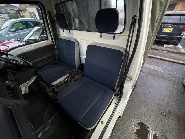サンバートラック ＴＣ－ＳＣ　令和６年タイミングベルト交換済み　スーパーチャージャー　荷台幌付き　エアコン　パワステ　ワンオーナー　Ｂｌｕｅｔｏｏｔｈ対応ナビ　ＥＴＣ　キーレス　記録（28枚目）
