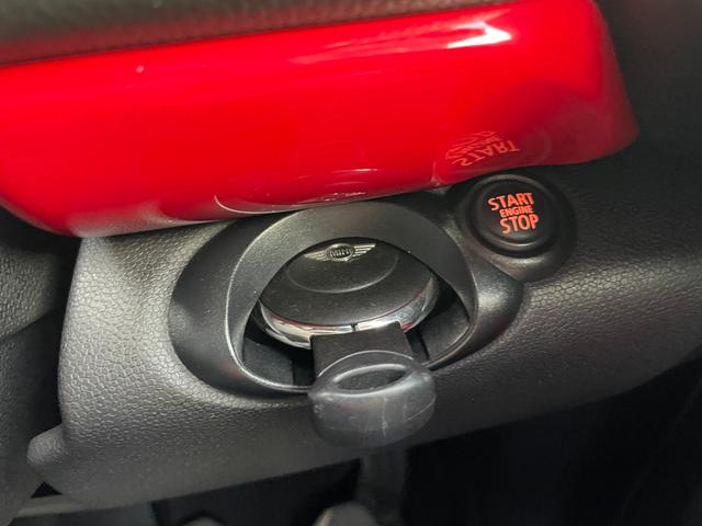 MINI ジョンクーパーワークス クロスオーバー 黒本革・バックカメラ・Bluetooth・シートヒーター・禁煙・ETC・記録簿・クルーズコントロール・SPORTモード・パドルシフト(28枚目)