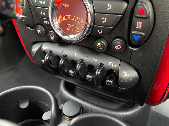 MINI ジョンクーパーワークス クロスオーバー 黒本革・バックカメラ・Bluetooth・シートヒーター・禁煙・ETC・記録簿・クルーズコントロール・SPORTモード・パドルシフト(30枚目)