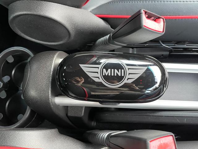MINI ジョンクーパーワークス クロスオーバー 黒本革・バックカメラ・Bluetooth・シートヒーター・禁煙・ETC・記録簿・クルーズコントロール・SPORTモード・パドルシフト(32枚目)
