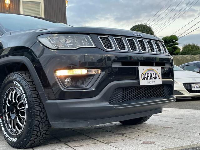 ジープ・コンパス ロンジチュード　車検２年・新品タイヤアルミホイール・新品ディスプレイオーディオ・ＣａｒＰｌａｙ・禁煙・Ｂｌｕｅｔｏｏｔｈ・バックカメラ・ＥＴＣ・プッシュスタート・電子パーキング（3枚目）