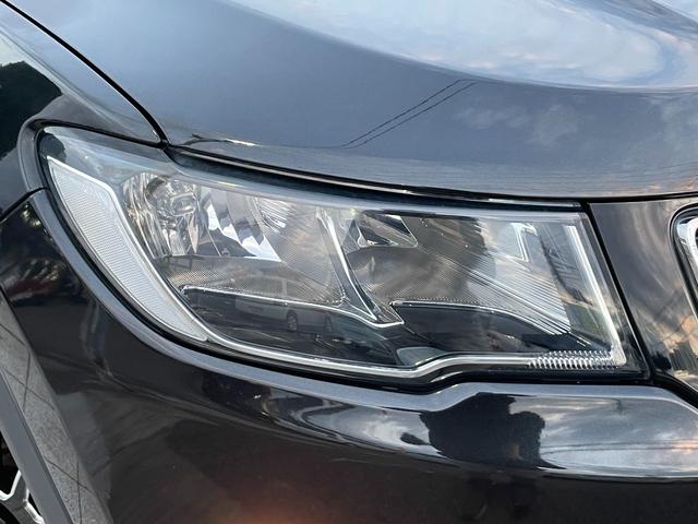 ジープ・コンパス ロンジチュード　車検２年・新品タイヤアルミホイール・新品ディスプレイオーディオ・ＣａｒＰｌａｙ・禁煙・Ｂｌｕｅｔｏｏｔｈ・バックカメラ・ＥＴＣ・プッシュスタート・電子パーキング（4枚目）