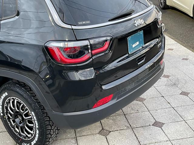 ジープ・コンパス ロンジチュード　車検２年・新品タイヤアルミホイール・新品ディスプレイオーディオ・ＣａｒＰｌａｙ・禁煙・Ｂｌｕｅｔｏｏｔｈ・バックカメラ・ＥＴＣ・プッシュスタート・電子パーキング（12枚目）