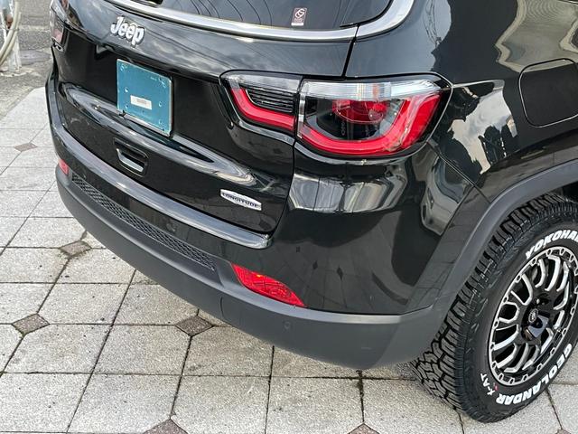 ジープ・コンパス ロンジチュード　車検２年・新品タイヤアルミホイール・新品ディスプレイオーディオ・ＣａｒＰｌａｙ・禁煙・Ｂｌｕｅｔｏｏｔｈ・バックカメラ・ＥＴＣ・プッシュスタート・電子パーキング（13枚目）