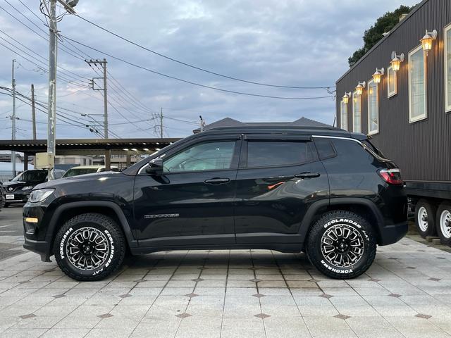 ジープ・コンパス ロンジチュード　車検２年・新品タイヤアルミホイール・新品ディスプレイオーディオ・ＣａｒＰｌａｙ・禁煙・Ｂｌｕｅｔｏｏｔｈ・バックカメラ・ＥＴＣ・プッシュスタート・電子パーキング（17枚目）