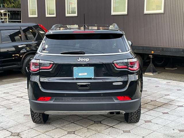 ジープ・コンパス ロンジチュード　車検２年・新品タイヤアルミホイール・新品ディスプレイオーディオ・ＣａｒＰｌａｙ・禁煙・Ｂｌｕｅｔｏｏｔｈ・バックカメラ・ＥＴＣ・プッシュスタート・電子パーキング（19枚目）