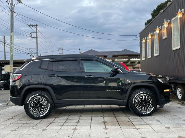 ジープ・コンパス ロンジチュード　車検２年・新品タイヤアルミホイール・新品ディスプレイオーディオ・ＣａｒＰｌａｙ・禁煙・Ｂｌｕｅｔｏｏｔｈ・バックカメラ・ＥＴＣ・プッシュスタート・電子パーキング（21枚目）