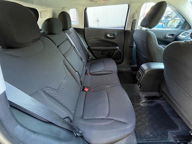 ジープ・コンパス ロンジチュード　車検２年・新品タイヤアルミホイール・新品ディスプレイオーディオ・ＣａｒＰｌａｙ・禁煙・Ｂｌｕｅｔｏｏｔｈ・バックカメラ・ＥＴＣ・プッシュスタート・電子パーキング（41枚目）