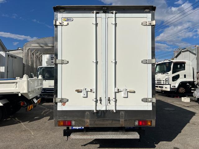 デュトロ セミロング 標準キャビン3.6mボディー冷凍車(3枚目)