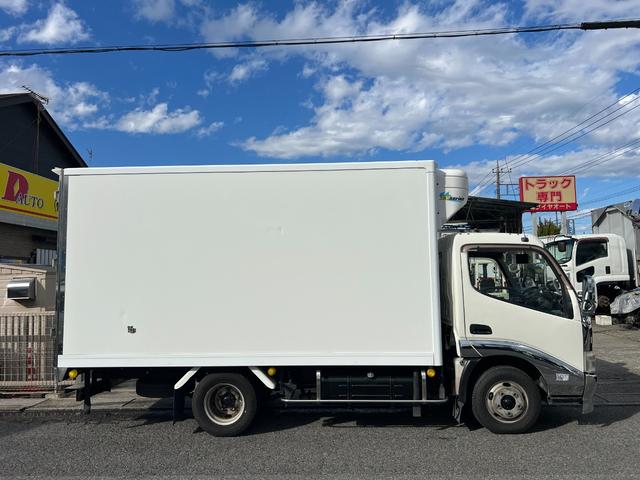 デュトロ セミロング 標準キャビン3.6mボディー冷凍車(4枚目)