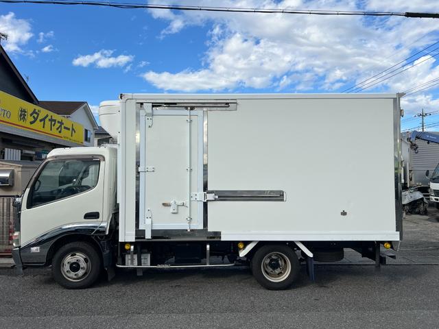 デュトロ セミロング 標準キャビン3.6mボディー冷凍車(5枚目)
