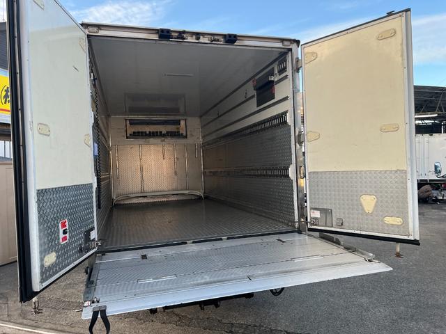 エルフトラック 格納ゲート・スタンバイ付き冷凍車(7枚目)