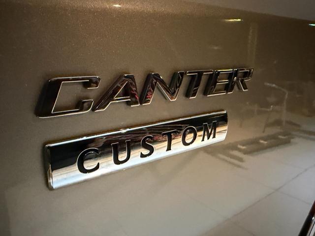 キャンター 全低床ダンプ　カスタムグレード・リアピン・シートキャリア（3枚目）