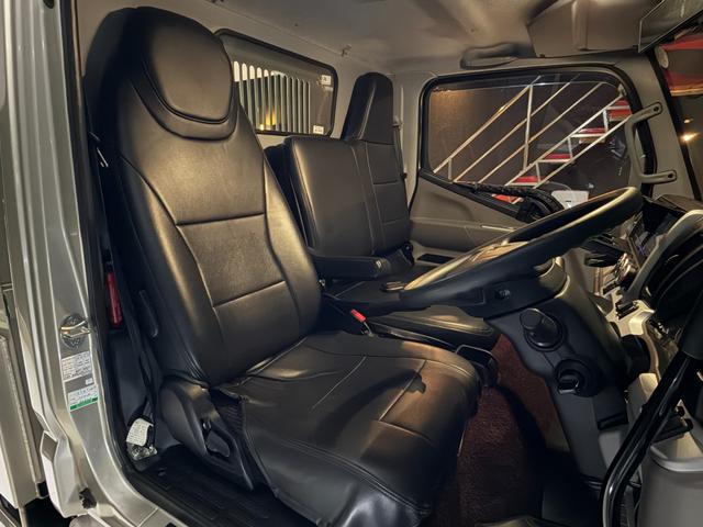 キャンター 全低床ダンプ　カスタムグレード・リアピン・シートキャリア（9枚目）