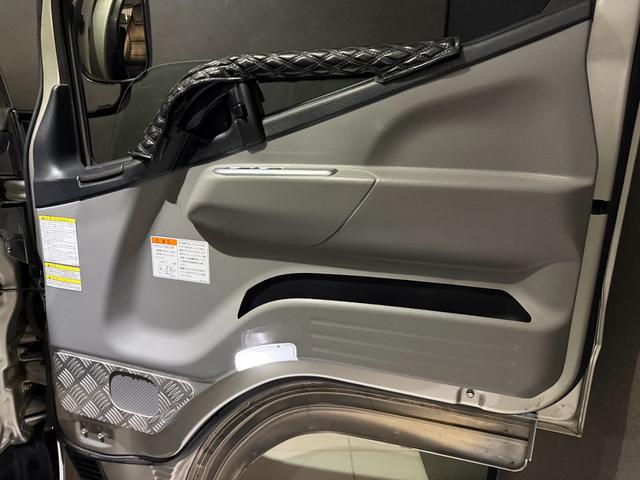 キャンター 全低床ダンプ　カスタムグレード・リアピン・シートキャリア（29枚目）