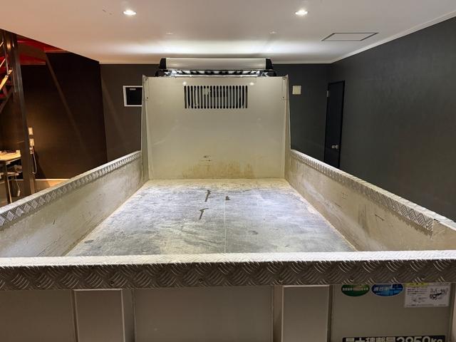 キャンター 全低床ダンプ　カスタムグレード・リアピン・シートキャリア（34枚目）