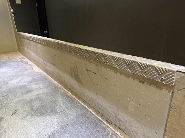 キャンター 全低床ダンプ　カスタムグレード・リアピン・シートキャリア（36枚目）