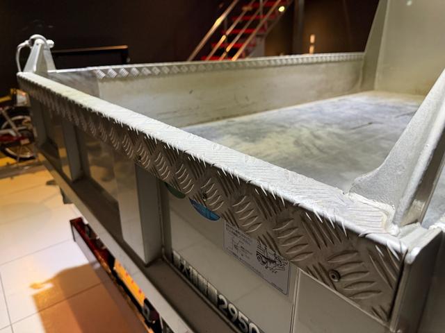 キャンター 全低床ダンプ　カスタムグレード・リアピン・シートキャリア（39枚目）