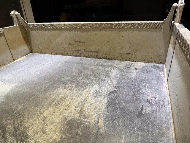 キャンター 全低床ダンプ　カスタムグレード・リアピン・シートキャリア（40枚目）