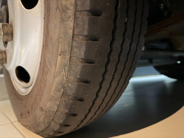 キャンター 全低床ダンプ　カスタムグレード・リアピン・シートキャリア（48枚目）