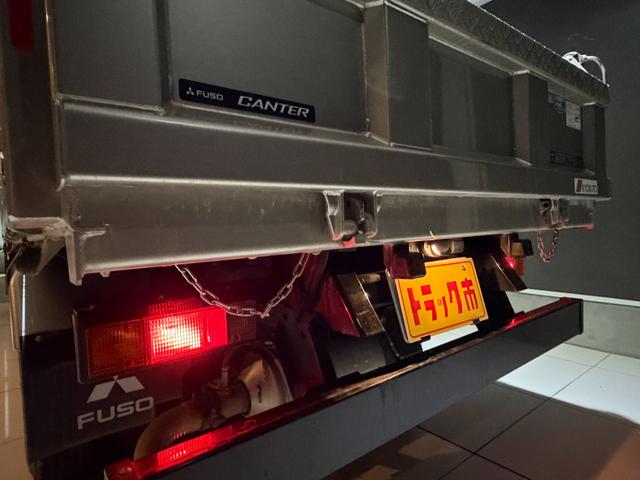 キャンター 全低床ダンプ　カスタムグレード・リアピン・シートキャリア（53枚目）