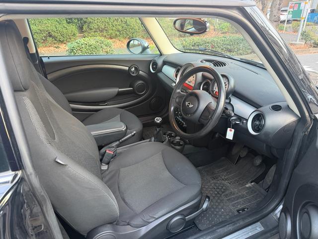 MINI ワン 修復歴無し6MTワンオーナー横浜ナンバースペアキーあり夏タイヤ付き(15枚目)