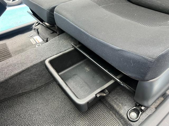 ムーヴ カスタム　ＲＳ　純正ＣＤ　ＵＳＢオーディオ　ターボ　オートライト　ＨＩＤヘッドライト　純正１５インチアルミホイール　ＭＯＭＯ製革巻ステアリング　スマートキー　アイドリングストップ　電動格納オートミラー　１オーナー（28枚目）