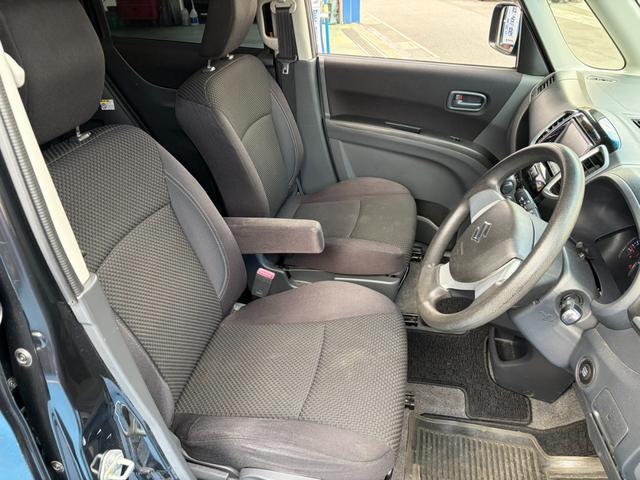 ソリオ Gリミテッド ワンセグナビ 左側パワースライドドア プッシュスタート スマートキー オートエアコン 電動格納ドアミラー ウォークスルー ETC 盗難防止装置 運転席・助手席エアバッグ ABS(18枚目)