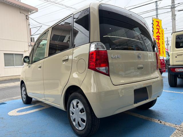 ライフ Ｃ　運転席／助手席エアバッグ　ＣＤオーディオ　ＡＢＳ　盗難防止システム　助手席エアバック　マニュアルエアコン　整備記録簿　パワステ　キーレスキー　運転席エアバック　ベンチシート　パワーウィンドウ（12枚目）