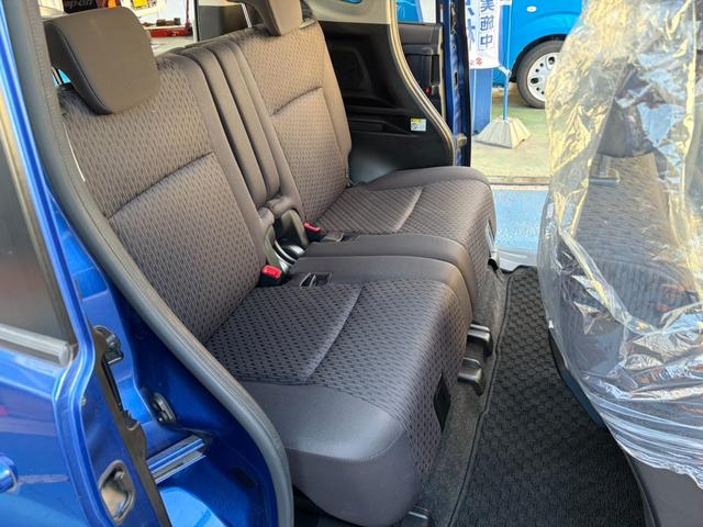 左右独立でワンタッチで前後スライド可能ですので大きなお荷物も楽々載せらせます！