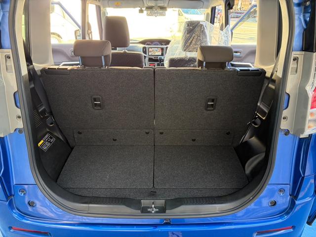普段のお買い物や通勤、送迎等に十分な荷室スペースを確保しております。セカンドシートを倒すと、大きな荷物の積載も可能です♪