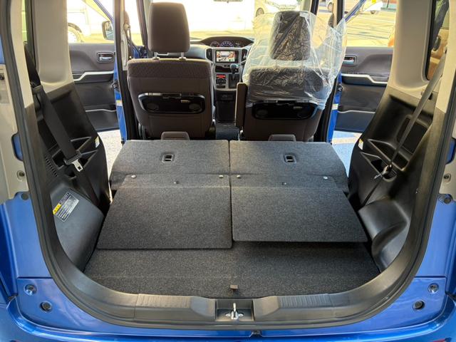 ２人乗車時のラゲッジスペースです。お買い物に、キャンプに、レジャーに、大活躍！シートアレンジも多彩で色んなシチュエーションに対応します。