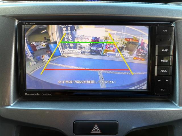 【バックカメラ】リバースと連動し後方の映像を表示。車庫入れや後方の死角の確認に役立ちます