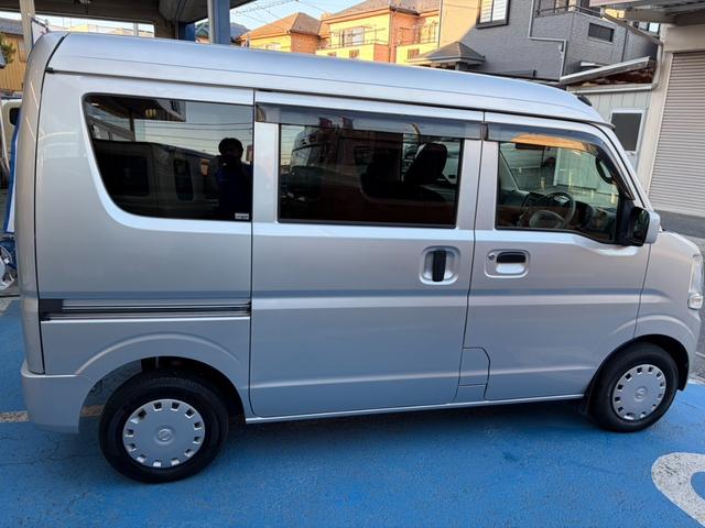 ＮＶ１００クリッパーバン ＧＸ　純正ＣＤオーディオ　ＥＴＣ　衝突被害軽減システム　パワーウインドウ　　　両側スライドドア　キーレスエントリー　電動格納ミラー　盗難防止システム　ＡＢＳ　エアコン　パワーステアリング　後席分割シート（4枚目）