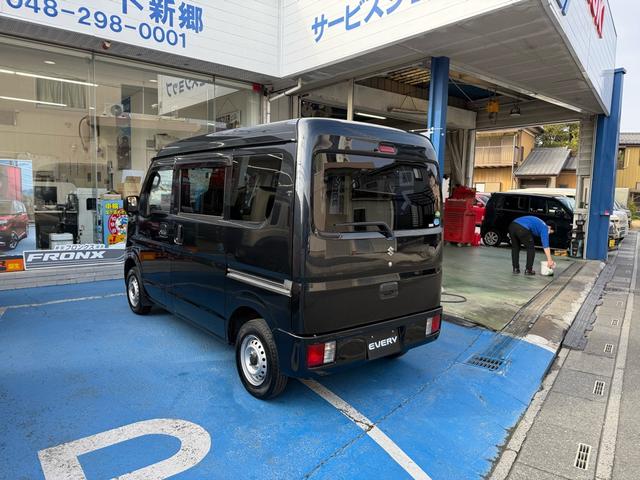 エブリイ PCリミテッド リースアップ車 純正CDオーディオ 前席パワーウィンドウ 両側スライド ETC 横滑り防止装置 オーバーヘッドシェルフ キーレスエントリー パワーステアリング マニュアルエアコン ABS(9枚目)