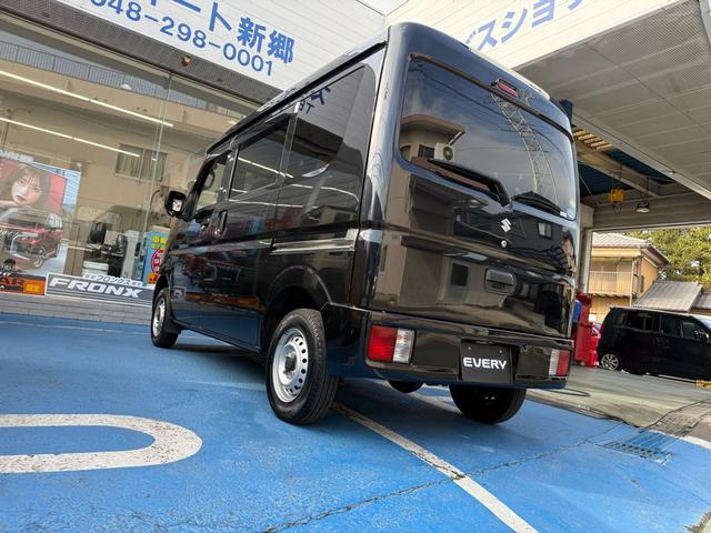 エブリイ PCリミテッド リースアップ車 純正CDオーディオ 前席パワーウィンドウ 両側スライド ETC 横滑り防止装置 オーバーヘッドシェルフ キーレスエントリー パワーステアリング マニュアルエアコン ABS(10枚目)