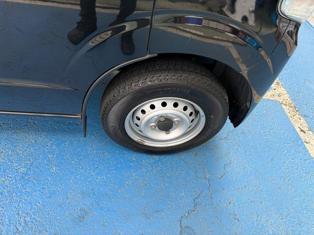 エブリイ PCリミテッド リースアップ車 純正CDオーディオ 前席パワーウィンドウ 両側スライド ETC 横滑り防止装置 オーバーヘッドシェルフ キーレスエントリー パワーステアリング マニュアルエアコン ABS(16枚目)