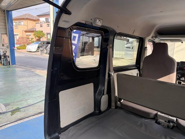 エブリイ PCリミテッド リースアップ車 純正CDオーディオ 前席パワーウィンドウ 両側スライド ETC 横滑り防止装置 オーバーヘッドシェルフ キーレスエントリー パワーステアリング マニュアルエアコン ABS(20枚目)