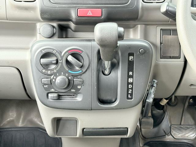 エブリイ PCリミテッド リースアップ車 純正CDオーディオ 前席パワーウィンドウ 両側スライド ETC 横滑り防止装置 オーバーヘッドシェルフ キーレスエントリー パワーステアリング マニュアルエアコン ABS(31枚目)