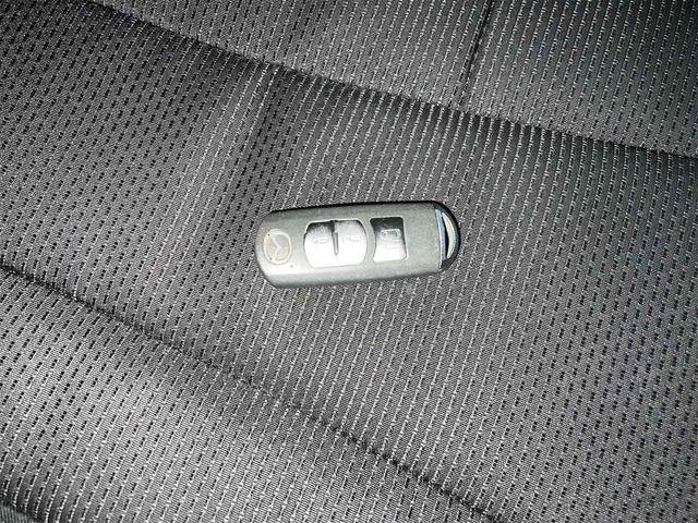 プレマシー 20S-スカイアクティブ ナビTV バックカメラ 両側スライド・片側電動 オートライト HIDライト スマートキー ETC アイドリングス 7人乗り ウォークスルー AW CD DVD再生 盗難防止システム 禁煙 無事故車(47枚目)