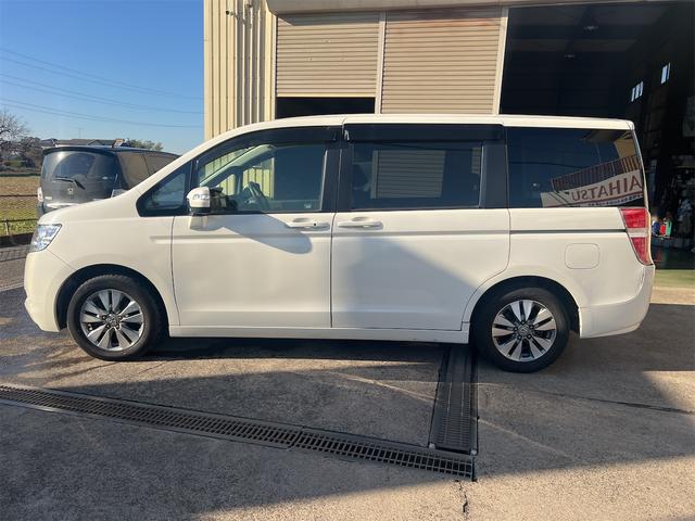 ステップワゴン G HDDナビ スマートスタイルエディション 純正ナビTV 後席モニター バックカメラ 両側電動スライドドア HID ETC スマートキー 3列シート アルミホイール CD DVD再生 USB 盗難防止システム 衝突安全ボディ 禁煙 無事故車(9枚目)