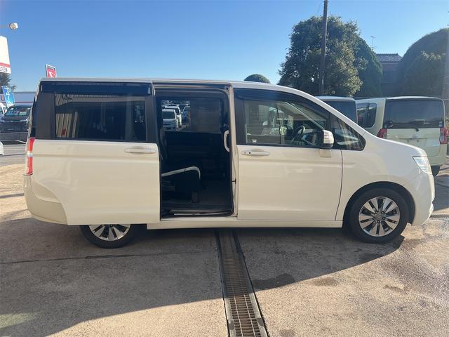 ステップワゴン G HDDナビ スマートスタイルエディション 純正ナビTV 後席モニター バックカメラ 両側電動スライドドア HID ETC スマートキー 3列シート アルミホイール CD DVD再生 USB 盗難防止システム 衝突安全ボディ 禁煙 無事故車(13枚目)