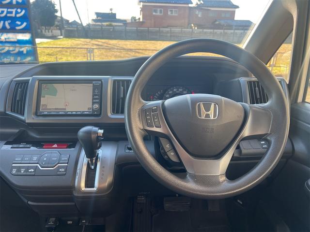 ステップワゴン G HDDナビ スマートスタイルエディション 純正ナビTV 後席モニター バックカメラ 両側電動スライドドア HID ETC スマートキー 3列シート アルミホイール CD DVD再生 USB 盗難防止システム 衝突安全ボディ 禁煙 無事故車(19枚目)