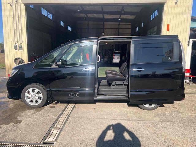 セレナ ハイウェイスター　Ｖセレクション　ＭナビＴＶ　バックカメラ　オートクルーズコントロール　両側電動スライドドア　ＥＴＣ　スマートキー　アイドリングストップ　３列シート　ウォークスルー　８人乗り　アルミホイール　ＣＤ　禁煙　無事故車（11枚目）