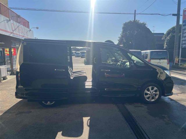 セレナ ハイウェイスター　Ｖセレクション　ＭナビＴＶ　バックカメラ　オートクルーズコントロール　両側電動スライドドア　ＥＴＣ　スマートキー　アイドリングストップ　３列シート　ウォークスルー　８人乗り　アルミホイール　ＣＤ　禁煙　無事故車（14枚目）