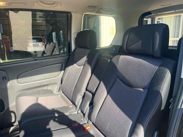 セレナ ハイウェイスター　Ｖセレクション　ＭナビＴＶ　バックカメラ　オートクルーズコントロール　両側電動スライドドア　ＥＴＣ　スマートキー　アイドリングストップ　３列シート　ウォークスルー　８人乗り　アルミホイール　ＣＤ　禁煙　無事故車（33枚目）